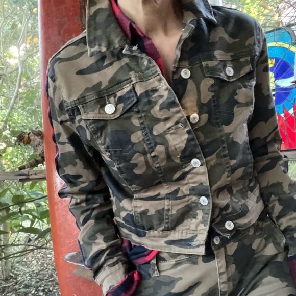 I&M Premium jeans, camo jacket with side stripes in navy and red. Size Medium - Picture 5 of 14